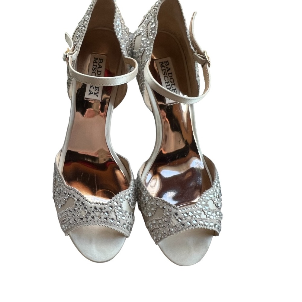 Badgley Mischka High Heels size 6.5 Cream Color with Gems